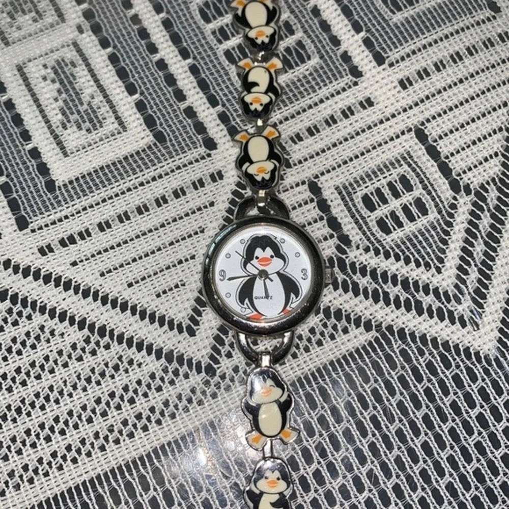 Penguin Watch needs battery Pre owned
